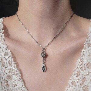 Gothic Victorian elegant teardrop caged silver pearl necklace